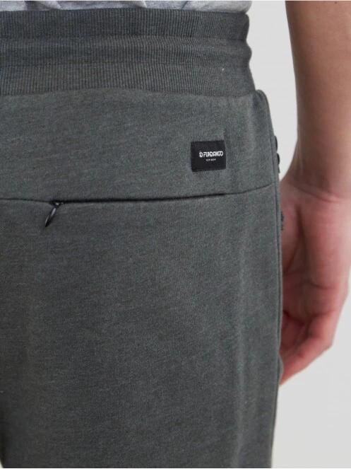 pantaloni scurti pt. barbati Fundango Woody Sweatshort oliv 6