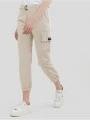 pantaloni de strada cu buzunare laterale pt. femei Fundango Alina Cargo Pants nisip 1